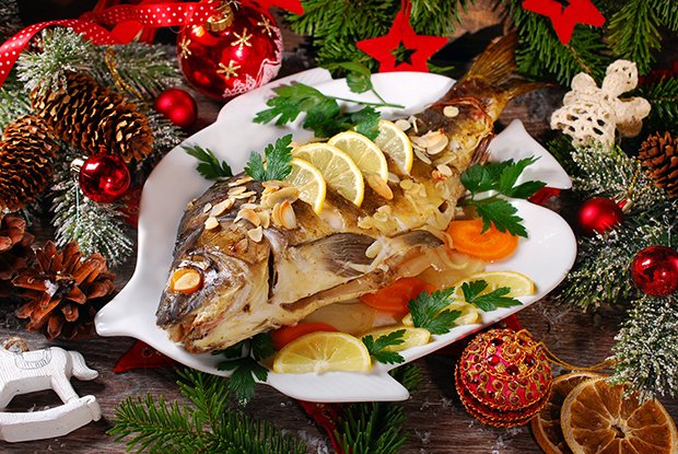 Fisch wie ein Weihnachtskarpfen ist eine leichte und festliche Hauptspeise