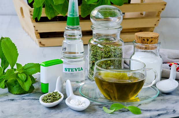 Stevia gibt es bereits in allen möglichen Arten und Zuständen – ideal für die Verwendung zu Hause.