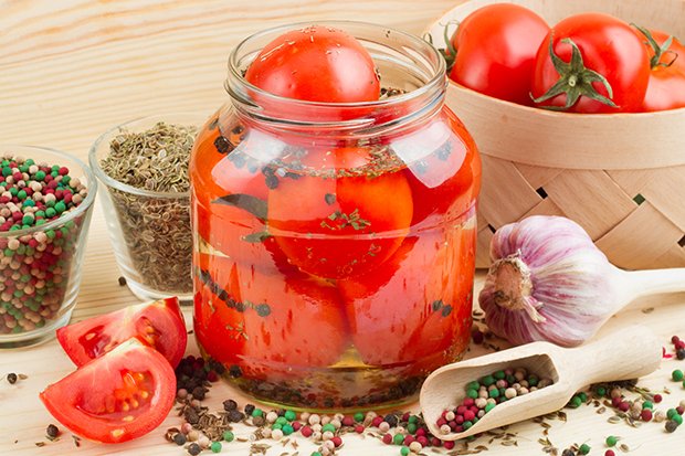 Tomaten in Öl einlegen ist eine Möglichkeit um Tomaten haltbar zu machen