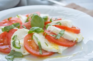 Salat mit Tomaten & Mozzarella