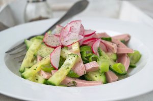 Gurken-Wurst-Salat