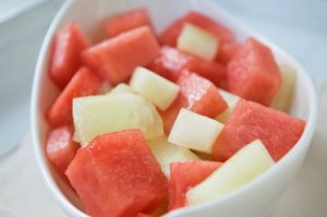 Melonensalat an Ingwer-Sauce