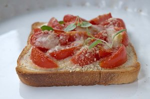 Gruyères-Tomaten-Toast