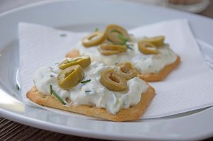 Oliven-Parmesan-Dip