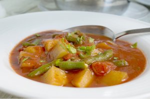 Bohnensuppe mit Tomaten