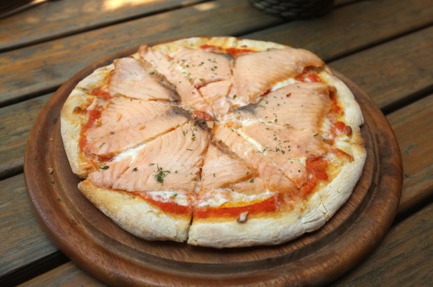 Räucherlachspizza