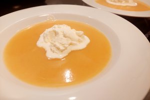 Rüebli-Cremesuppe mit Orangensaft