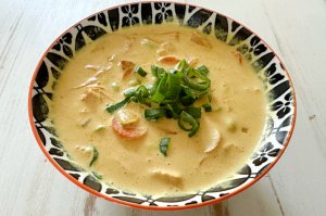 Thai-Suppe mit Quorn-Geschnetzeltem