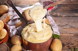 Kartoffel-Fondue mit Camembert