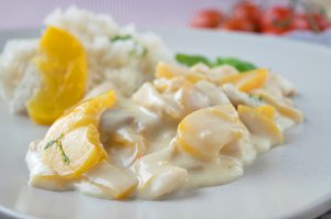 Zitronenreis mit Poulet und Pfirsich