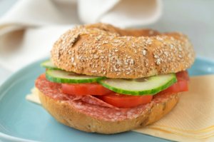 Gurken-Salami-Sandwich