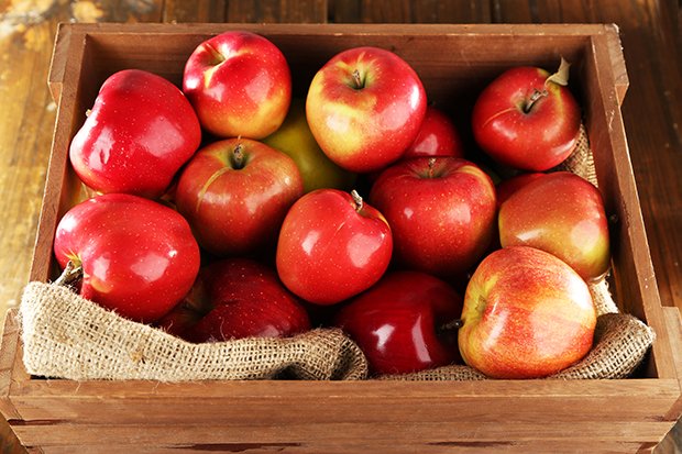 Äpfel sollten kühl und dunkel gelagert werden - so schmecken sie einige Monate lang fast wie frisch.