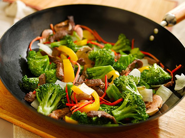 Knackiges Gemüse aus der Pfanne enthält viele Vitamine