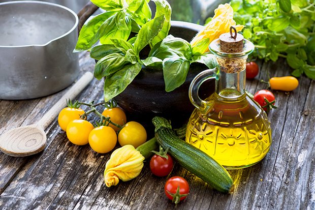 Die Strunz Diät baut auf die mediterrane Küche, Sport und Eiweissdrinks