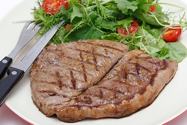 Bei Low Carb wird oft Fleisch mit Salat empfohlen,da diese kaum nennenswerte Kohlenhydrate enthalten