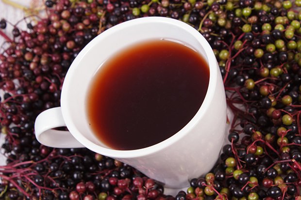 Holunderbeeren sind gesund und wunderbar geeignet für die Teezubereitung