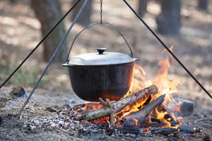 Dutch Oven - Grillieren über dem Feuer