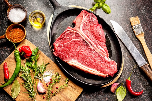 Ein T-Bone Steak wiegt meist um die 500 Gramm und besteht aus Filet, Roastbeef und einem T-Knochen