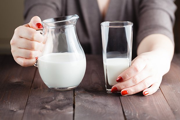 Fakt ist, Milch enthält viel Fett und sollte in geringen Mengen nur konsumiert werden.