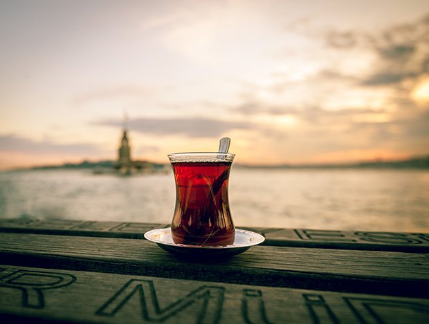 Schwarztee als Teegetränk ist sehr gebräuchlich im arabischen Raum sowie in Indien und England.