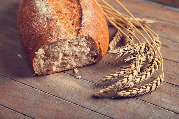 Beim Brotbacken kommt es auf die richtigen Zutaten und der genauen Mengenangabe an.