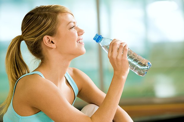 Mineralwasser ist eine prickelnde Erfrischung und Durstlöscher