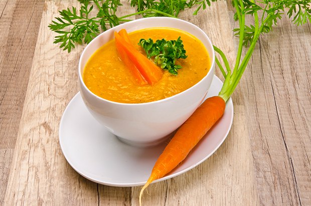 Die Karottensuppe ist einer der vielen Möglichkeiten Wurzelgemüse zuzubereiten