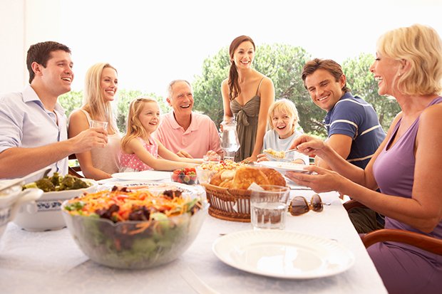 Eine vegetarische Sommerparty mit Grillrezepten, Apero, Salaten und Desserts werden die Gäste lieben