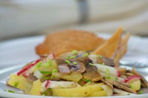 Kartoffelsalat mit Champignons