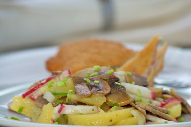 Kartoffelsalat mit Champignons
