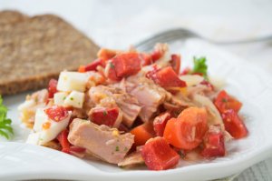 Thunfisch-Peperoni Salat