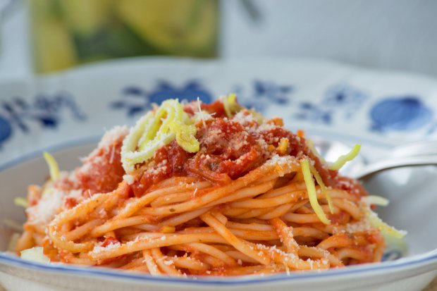 Spaghetti mit Tomaten-Lauch-Sauce