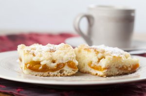 Aprikosen-Brösel-Blechkuchen
