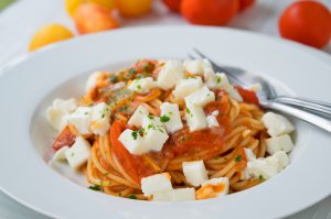 Tomaten-Mozzarella-Sauce
