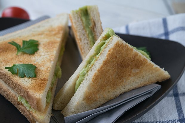 Veganes Avocado-Birnen Sandwich