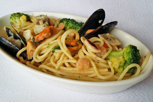 Spaghetti mit Meeresfrüchten und Broccoli