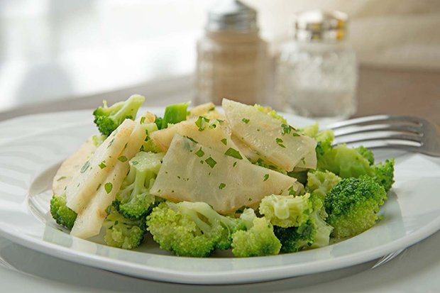 Warmer Broccoli-Selleriesalat