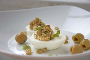 Gefüllte Oliven-Eier