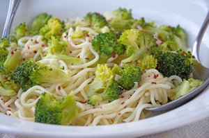 Feurige Spaghetti an Broccoli