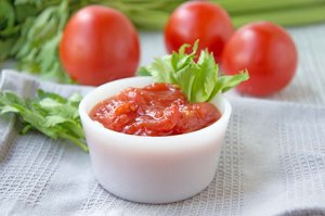 Peperoni-Tomaten-Gin-Salsa