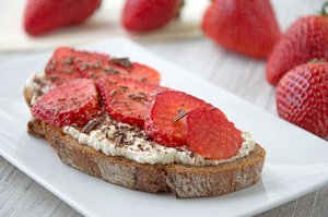 Erdbeer-Schokoladen-Brotschnitte