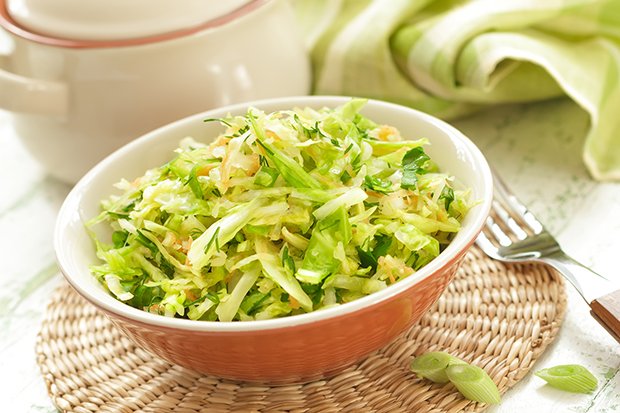 Weisskohl-Nuss-Salat