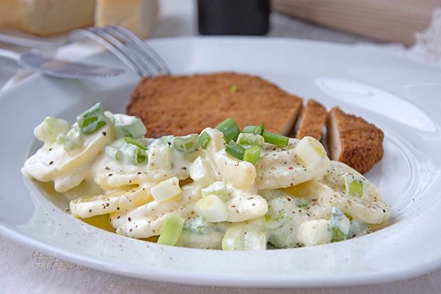 Kartoffelsalat mit Johgurt - Rezept - GuteKueche.ch
