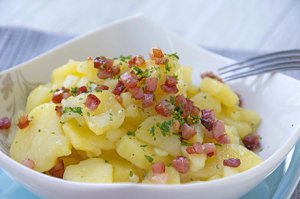 Kartoffelsalat mit Bouillon