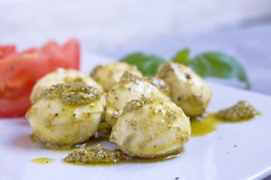 Mozzarella mit Pesto