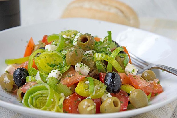 Salat mit Oliven - Rezept - GuteKueche.ch