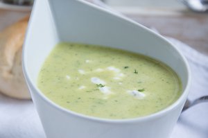 Griechische grüne Suppe