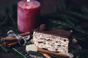 Weihnachtliche Marzipan-Schokoladen-Cremetorte
