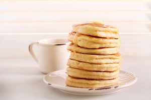 Buttermilch Pancakes mit Mineralwasser