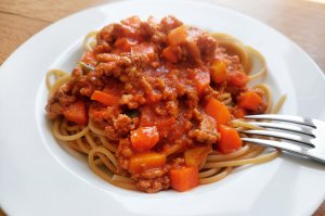 Spaghetti Bolognese mit Nektarinen